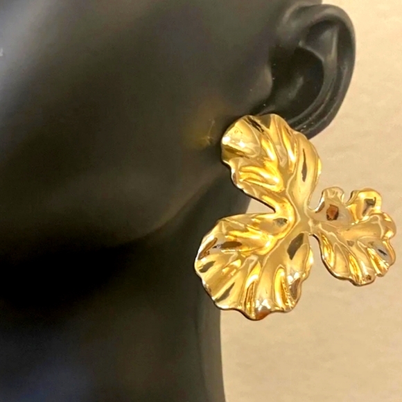 NWT gold plated clover leaf earrings Big Metal London Earrings, brand-new in box - Picture 4 of 12